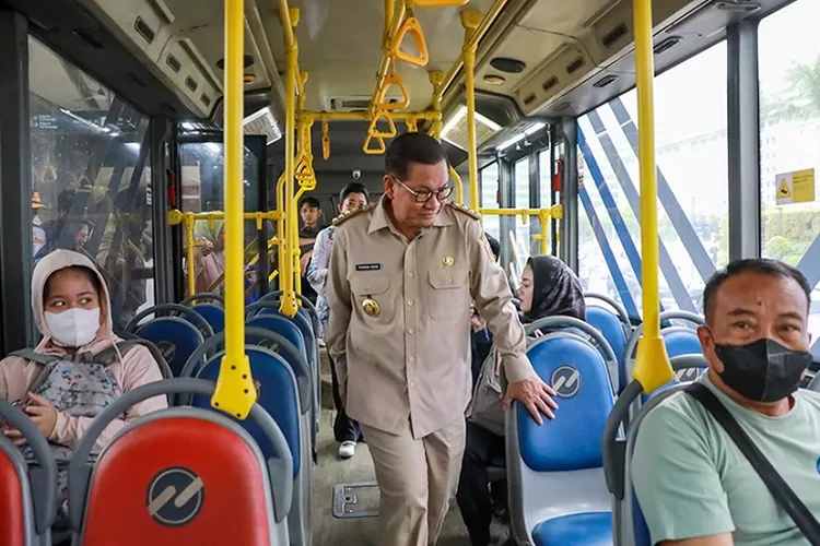 Pramono Anung Ingin Pegawai Swasta Jakarta Juga Gunakan Transportasi Umum