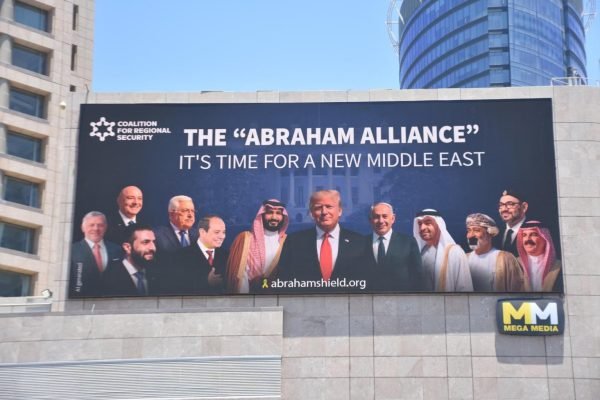Damai Dengan Iran, Israel Pasang Billboard 'Timur Tengah Baru'