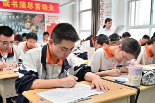 Cegah Praktik Menyontek, China Hentikan Sementara Fitur AI Saat Ujian Nasional