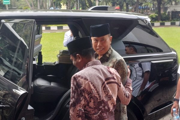 Gubernur Sulawesi Tenggara (Sultra) Andi Sumangerukka usai melakukan konsultasi dengan Kementerian Agama (Kemenag), di Kantor Kemenag, Kamis (17/7). Foto: GPriority/Dimas A Putra