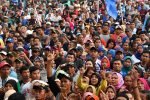 Berdasarkan indikator kemiskinan internasional World Bank dengan ambang US$8,30 per orang per hari, sekitar 64,2 persen penduduk Indonesia atau sekitar 184,9 juta orang berada di bawah standar tersebut/Foto : Dok. AP Photos