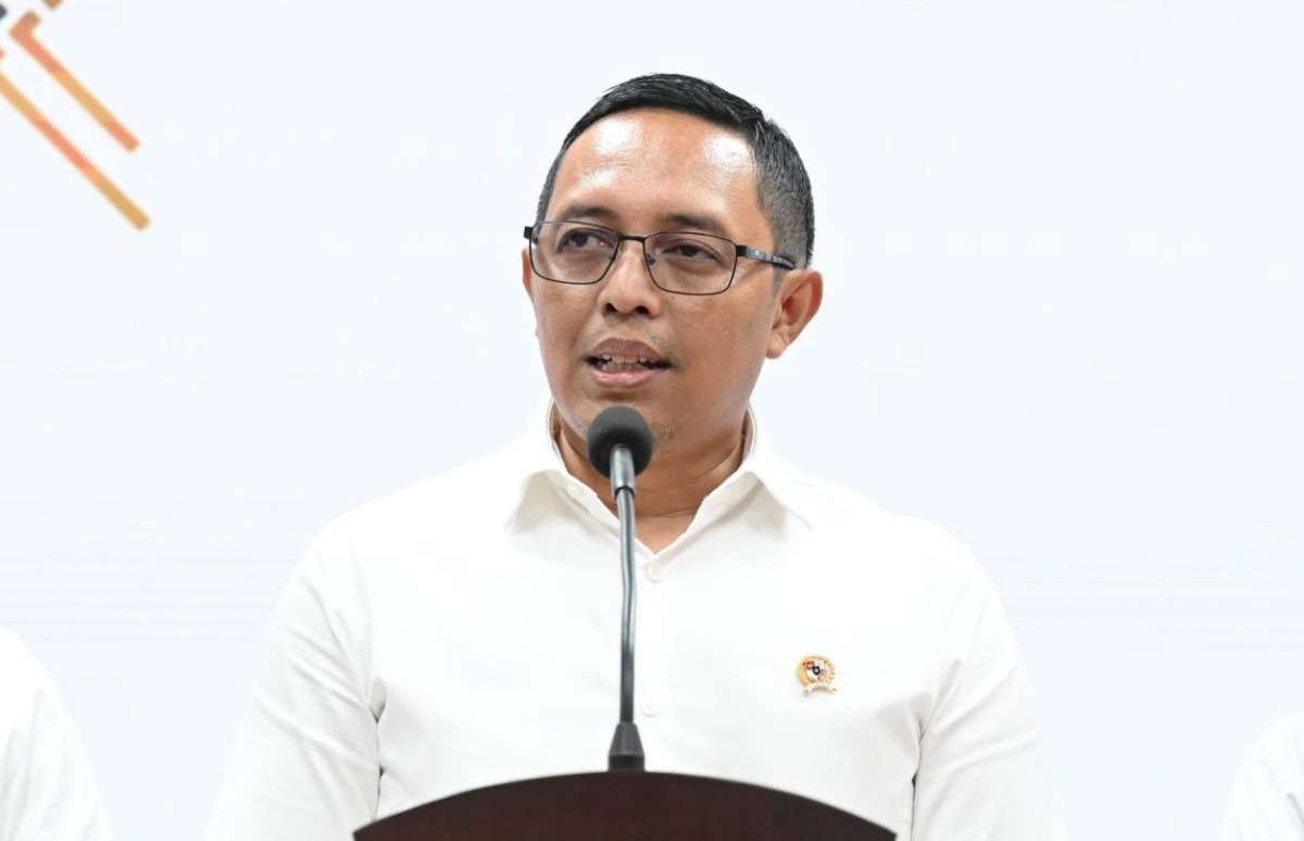 Hasan Nasbi Klaim Indonesia Tak Krisis Pekerjaan