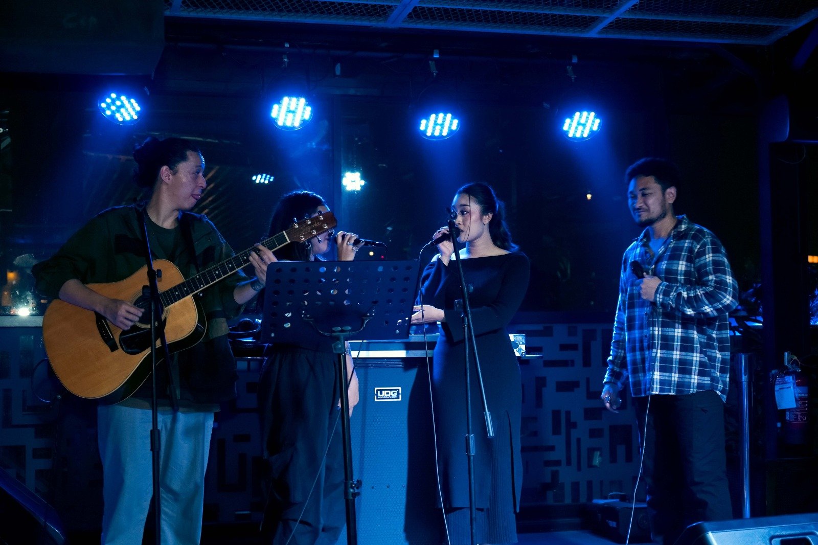 Program terbaru bertajuk "Gather Weather" dari Beer & Barrel Rooftop Bar, Kemang. Foto: istimewa