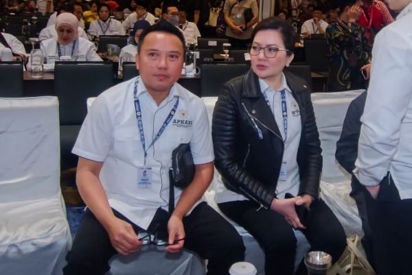 Bupati Morowali Utara (kiri), saat menghadiri Munas VI dan HUT ke-25 Apkasi/Foto : Diskominfo Morowali Utara