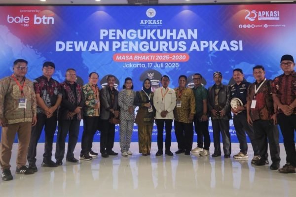 Bupati Sidrap, Syaharuddin Alrif dilantik menjadi Wakil Ketua Umum Apkasi 2025-2030. Foto: Dok.Pribadi