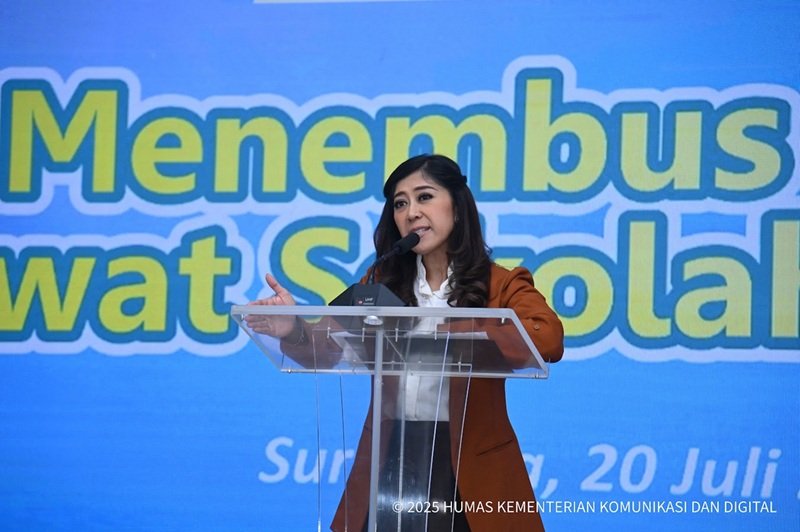 Menteri Komunikasi dan Digital (Menkomdigi) Meutya Hafid dalam acara Media Briefing bertajuk “Menembus Batas Lewat Sekolah Rakyat” yang digelar di Monumen Pers Nasional, Surakarta, Minggu (20/7). Foto: dok. Komdigi