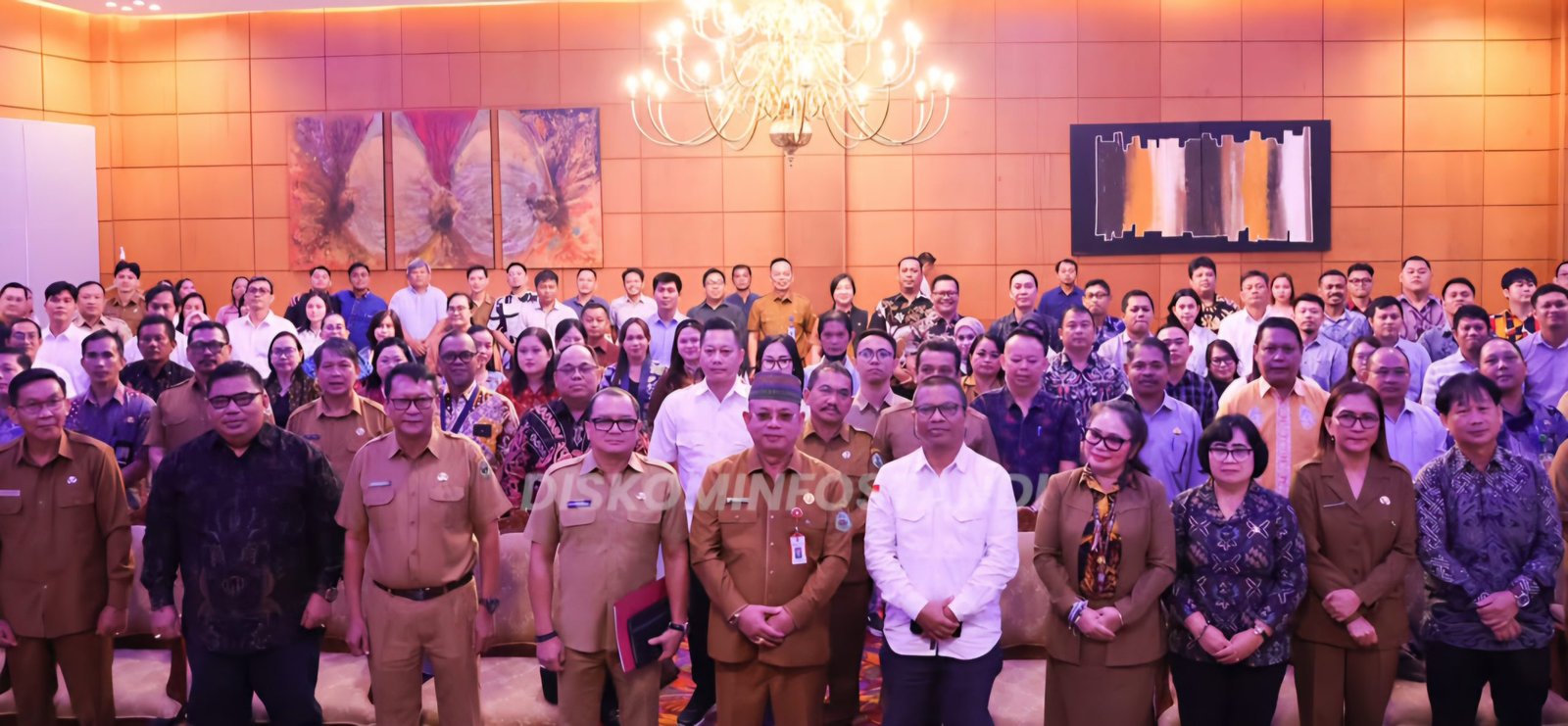 Pemerintah Kabupaten Mahakam Ulu (Pemkab Mahulu) menggelar Konsinyering Evaluasi Rencana Pembangunan Jangka Menengah Daerah (RPJMD) Perubahan Tahun 2021-2026 di Ballroom Hotel Puri Senyiur, Samarinda, Selasa (15/7). Foto: Dok.Diskominfosandi Mahulu