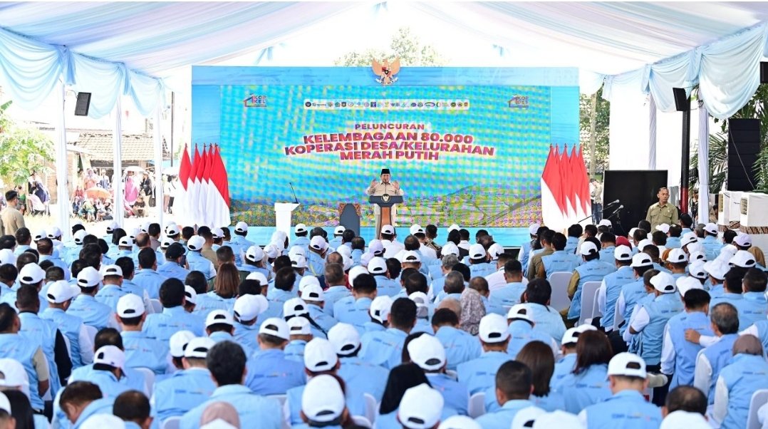 Presiden Prabowo Subianto meresmikan peluncuran kelembagaan 80.081 Koperasi Desa/Kelurahan Merah Putih (KDMP/KKMP) dalam sebuah acara yang digelar di Koperasi Desa Merah Putih Bentangan, Desa Bentangan, Kecamatan Wonosari, Kabupaten Klaten, pada Senin (21/7). Foto: BPMI Setpres/Muchlis Jr