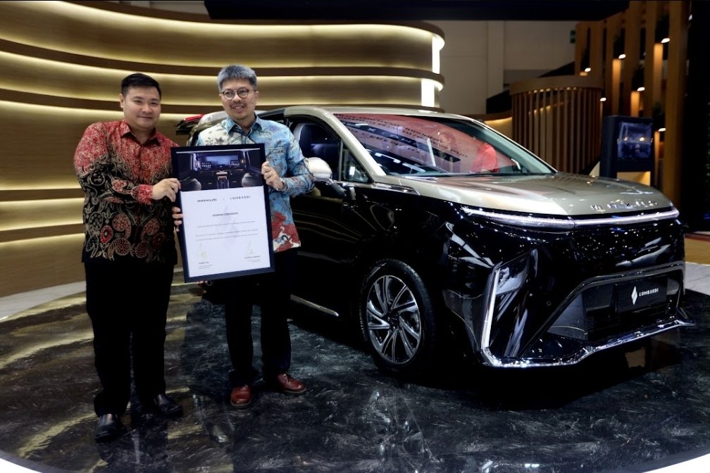 PT Indomobil Energi Baru, Agen Tunggal Pemegang Merek (ATPM) MAXUS di Indonesia, resmi menjalin kerja sama dengan PT Lombardi Auto Indonesia untuk meluncurkan MAXUS MIFA 9 – Lombardi Edition, varian eksklusif dari MPV listrik premium Maxus. Foto: Maxus Indonesi