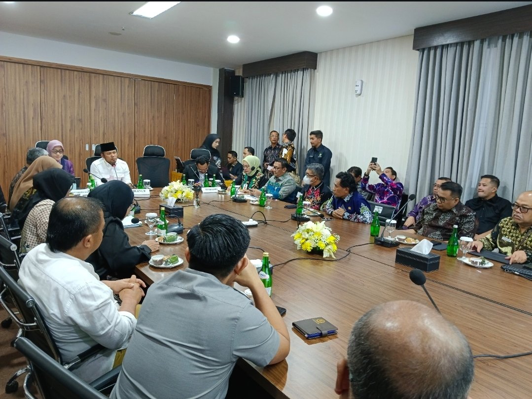 Gubernur Kalimantan Timur Rudy Mas'ud memediasi sengketa antara Kabupaten Bontang dan Kutai Timur di Jakarta, Kamis (31/7). Foto: GPriority/Sari