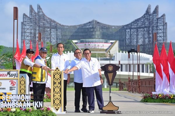 Pemerintah Indonesia saat meresmikan salah satu bangunan di IKN/Foto : Dok. Biro Pers Setpres