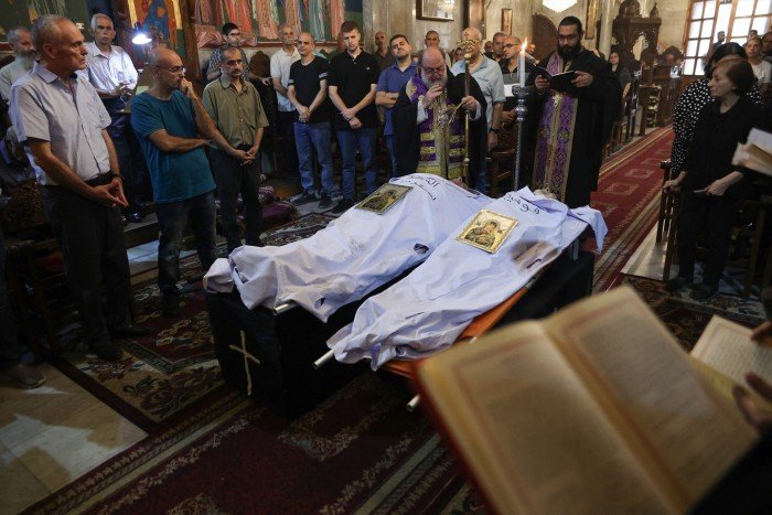Umat katolik di Gaza yang menjadi korban serangan bom Israel/Foto : Dok. Financial Times
