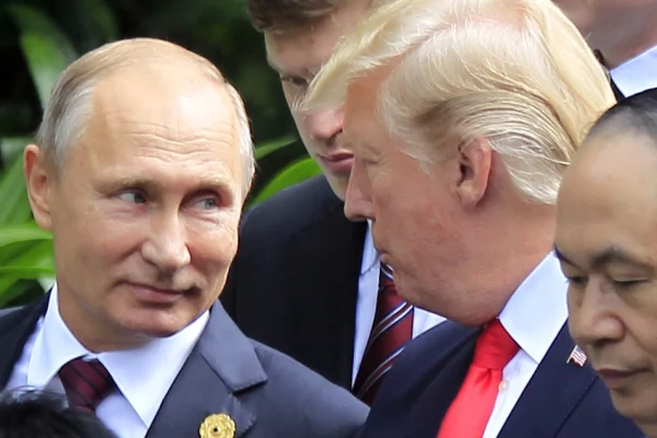 Presiden Vladimir Putin bersama Presiden Donald Trump/Foto : Dok. AP Photo