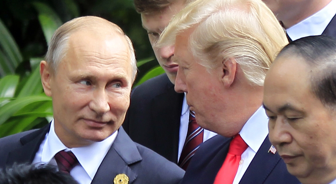 Presiden Vladimir Putin bersama Presiden Donald Trump/Foto : Dok. AP Photo