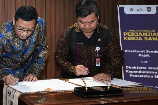 Ditjen Dukcapil Resmi Serahkan Data Warga Indonesia ke Dirjen Pajak/Foto : Dok. DJP