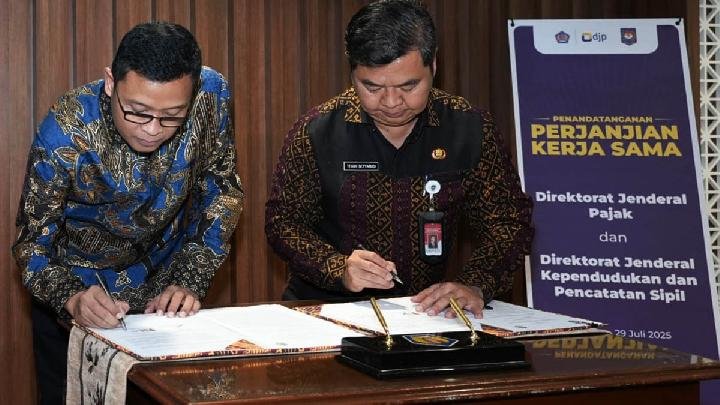 Ditjen Dukcapil Resmi Serahkan Data Warga Indonesia ke Dirjen Pajak/Foto : Dok. DJP