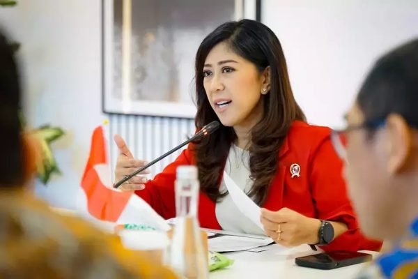 Menkomdigi Meutya Hafid minta pihak developer gim Roblox buka kantor di Indonesia usai terima banyak aduan/Foto : Instagram @meutya_hafid
