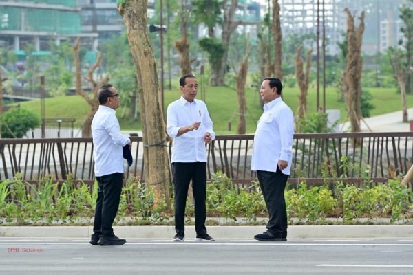Presiden Prabowo saat meninjau pembangunan IKN bersama Presiden RI sebelumnya Joko Widodo (Jokowi)/Foto : Dok. Sekretariat Negara