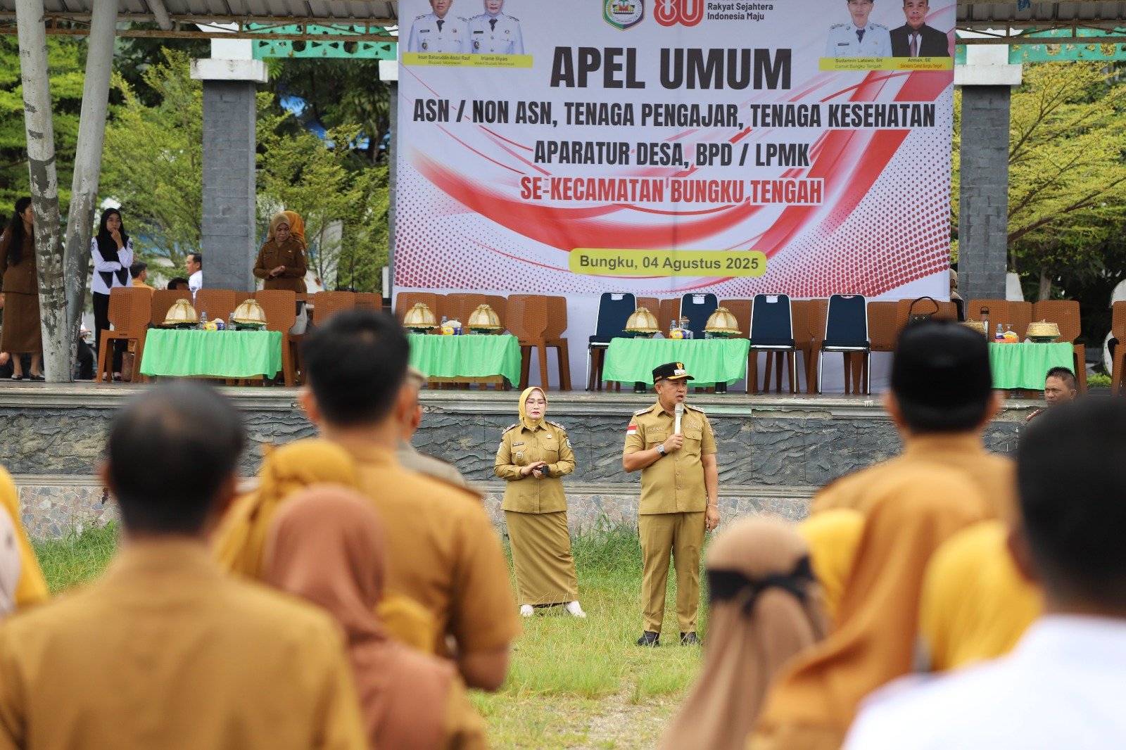 Bupati Morowali Iksan Baharudin Abdul Rauf saat memimpin apel umum, Senin (4/8). Foto: dok. Pemkab Morowali