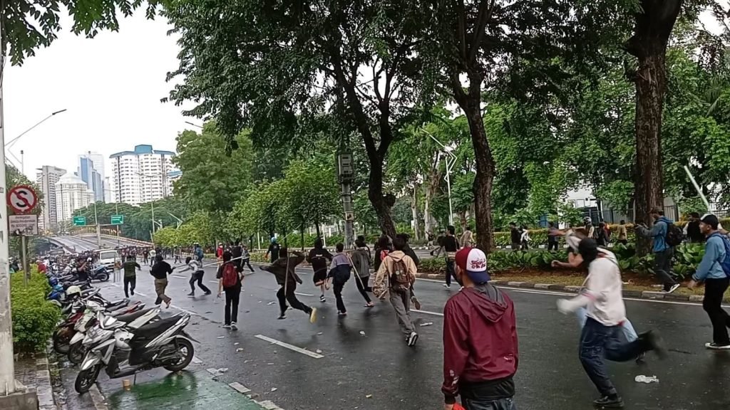 Momen ricuh pada aksi di DPR RI 28 Agustus 2025/Foto : Dok Rizqi Juned