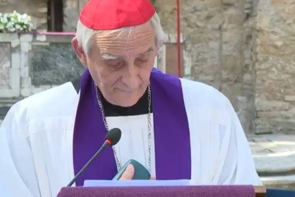 Kardinal Matteo Zuppi dari Gereja Katolik Italia saat membacakan ribuan anak korban peperangan Israel-Palestina/Foto : Dok. Anabaptist World