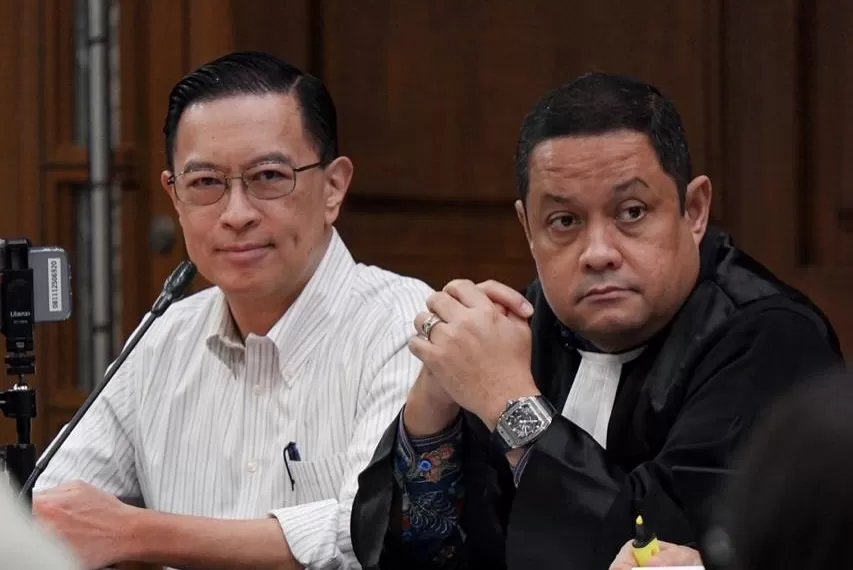Tom Lembong bersama kuasa hukumnya saat persidangan/Foto : Dok. Instagram (@ariyusufamir)
