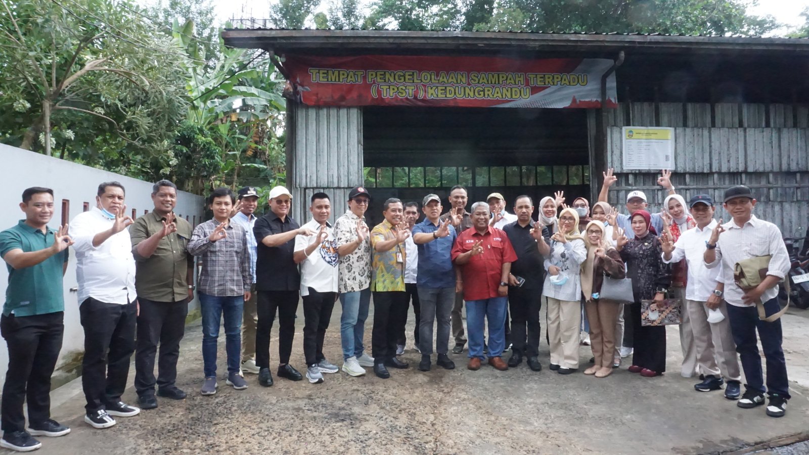 Pemerintah Kabupaten (Pemkab) Morowali melakukan studi tiru terkait pengelolaan sampah di Kabupaten Banyumas, Jawa Tengah pada Jumat (8/8). Foto: GPriority/Dimas A Putra