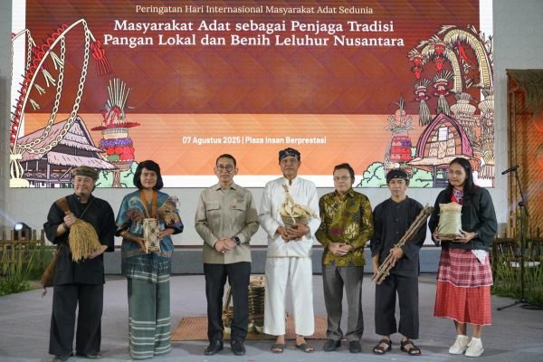 Sarasehan bertajuk “Masyarakat Adat sebagai Penjaga Tradisi Pangan Lokal dan Benih Leluhur Nusantara”. Kegiatan ini berlangsung di Plaza Insan Berprestasi, Gedung A Kompleks Kementerian Pendidikan Dasar dan Menengah, Jakarta. Foto: Kementerian Kebudayaan