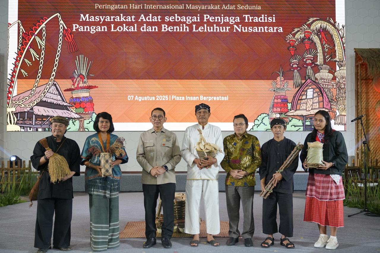 Sarasehan bertajuk “Masyarakat Adat sebagai Penjaga Tradisi Pangan Lokal dan Benih Leluhur Nusantara”. Kegiatan ini berlangsung di Plaza Insan Berprestasi, Gedung A Kompleks Kementerian Pendidikan Dasar dan Menengah, Jakarta. Foto: Kementerian Kebudayaan