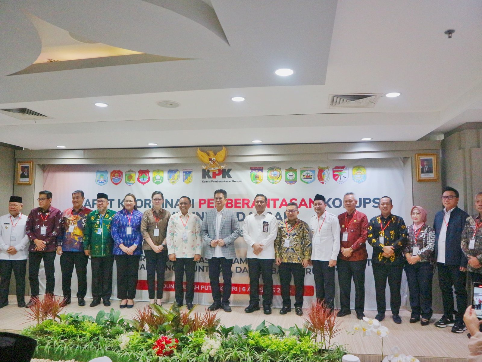 Bupati Iksan Baharudin dan Wabup Iriane Iliyas bersama jajaran pemerintah daerah Sulawesi Tengah lainnya/Foto : Dok. Kominfo Morowali