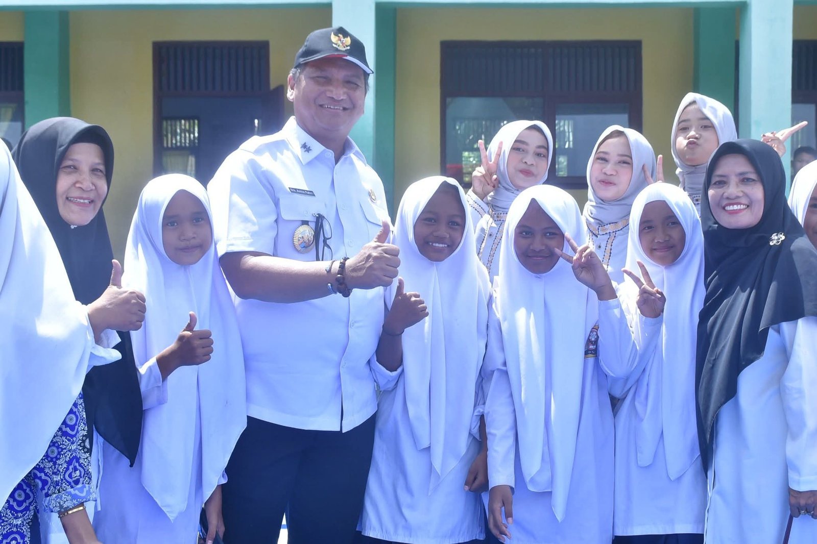 Bupati Aceh Tamiang, Aceh, Armia Pahmi menghadiri peluncuran program sekolah sehat di SMP Negeri 2 Kejuruan Muda. (Foto: GPriority/Zulfitra)