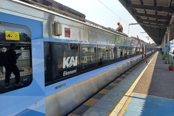 Kereta Api Mataram. Foto: GPriority/Dimas A Putra