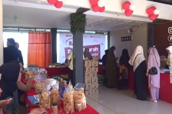 Imigrasi kelas II TPI Parepare, Sulawesi selatan, melaksanakan pasar murah pada Kamis (14/8). Foto: Dok.Pribadi