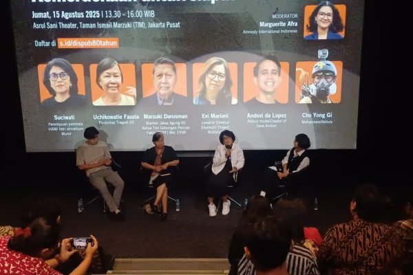 Aktivis Hak Asasi Manusia (HAM) sekaligus Suciwati secara tegas menolak, inisiasi pemerintah terutama Menteri Kebudayaan (Menbud) Fadli Zon untuk menerbitkan buku penulisan ulang sejarah dalam waktu dekat. Foto: GPriority/Dimas A Putra