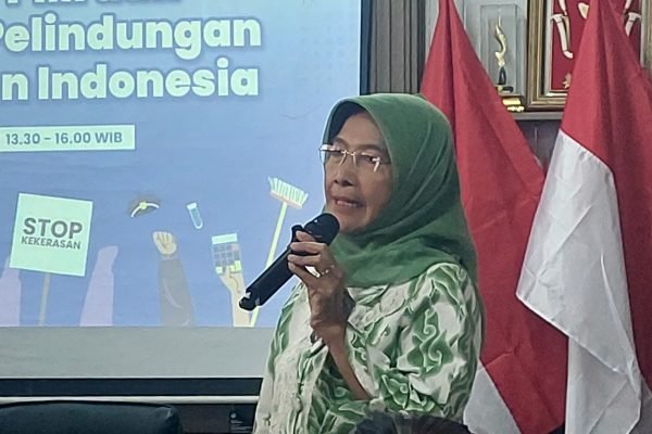 Komisioner Komnas Perempuan, Maria Ulfah Anshor saat memberikan sambutan pada agenda diskusi publik di kantor Komnas Perempuan, Senin (25/8)/Foto : Nindya Farhah Azzahrah