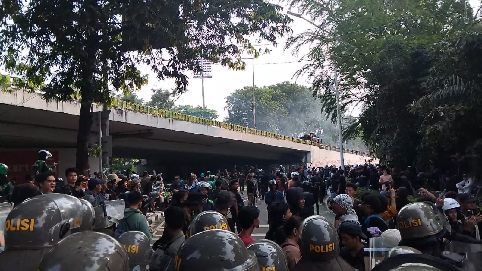 Polisi dan massa aksi pada demo 25 Agustus 2025 di DPR RI/Foto : Dok Fifi Abdurahman