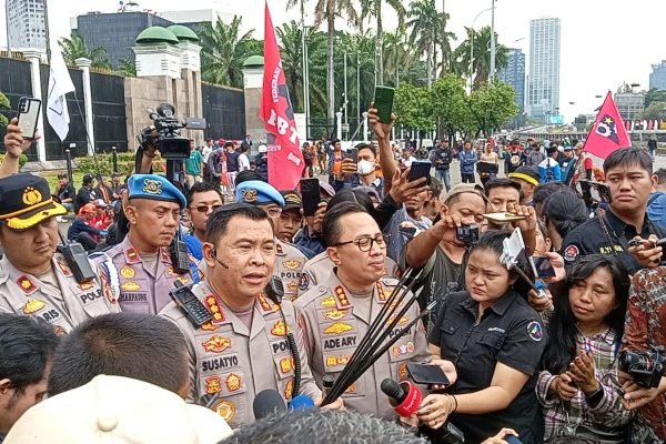 Kapolres Jakpus, Susatyo Condro & Kabis Humas PMJ, Ade Ary.
