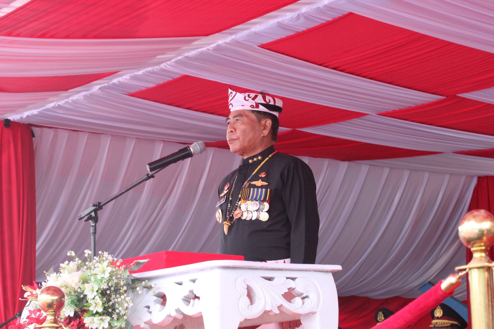 Gubernur Zainal Arifin Paliwang berperan sebagai inspektur upacara HUT RI ke-80 di Kaltara/Foto: GP Rizky Dimuharram