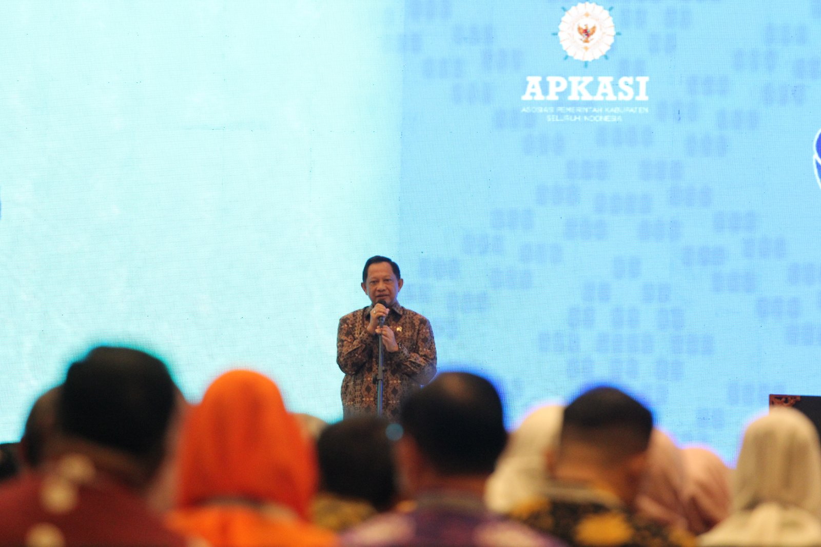 Menteri Dalam Negeri, Tito Karnavian dalam sambutannya di pembukaan Apkasi Otonomi Expo 2025 di ICE BSD CIty, Tangerang, Banten, Kamis (28/8). Foto: GPriority/Riski Dimuharam