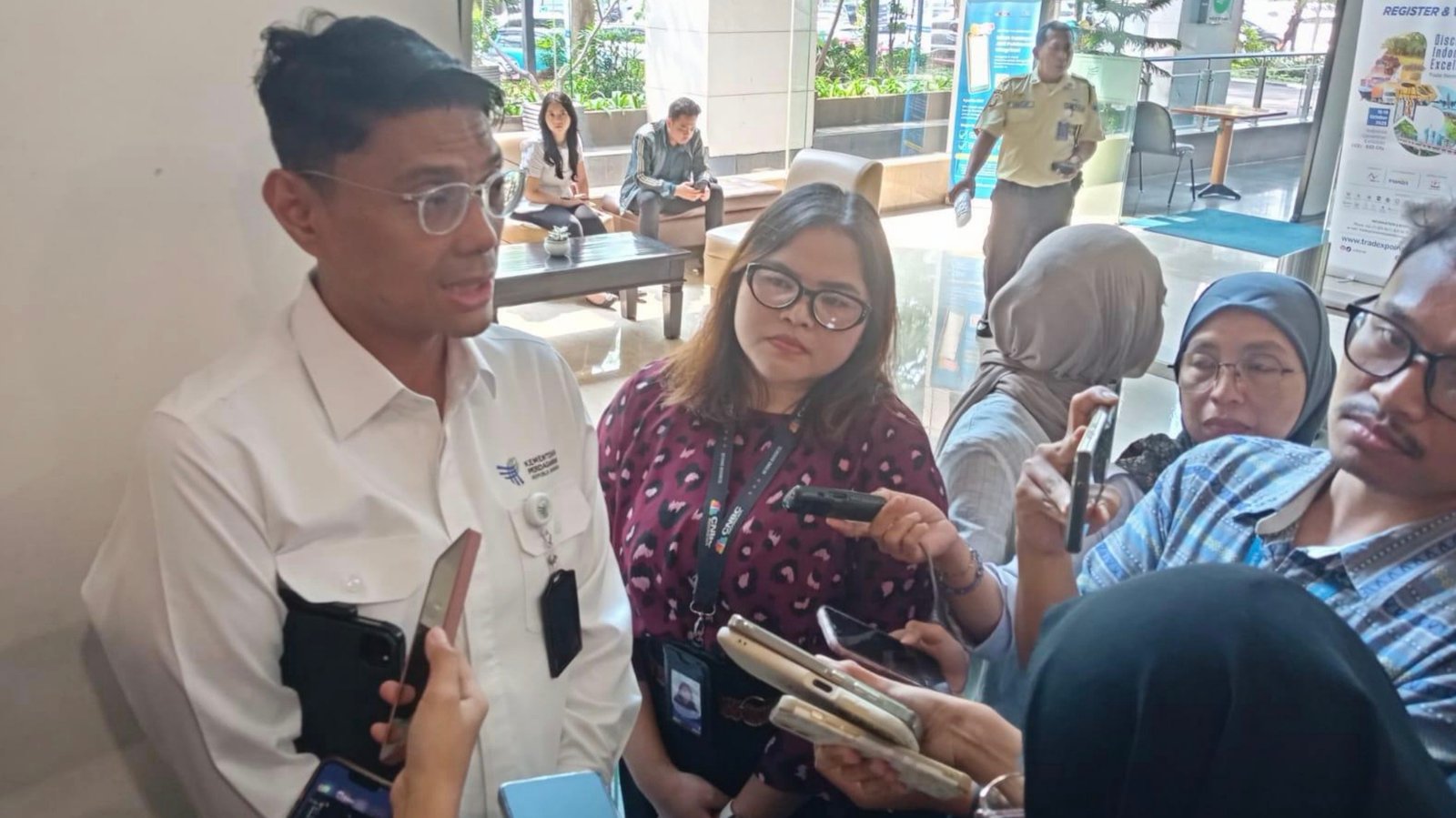 Dirjen Perdagangan Dalam Negeri, Iqbal Shofwan, saat bertemu dengan para wartawan di gedung kementerian perdagangan, Jakarta, Senin (4/8). Foto: GPriority/Rizki Juned