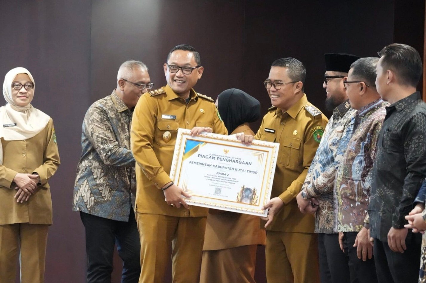 Pemerintah Kabupaten Kutai Timur (Kutim) meraih tiga penghargaan dalam ajang Paritrana Award 2025 tingkat Provinsi Kalimantan Timur (Kaltim). Foto: dok. Pemkab Kutim