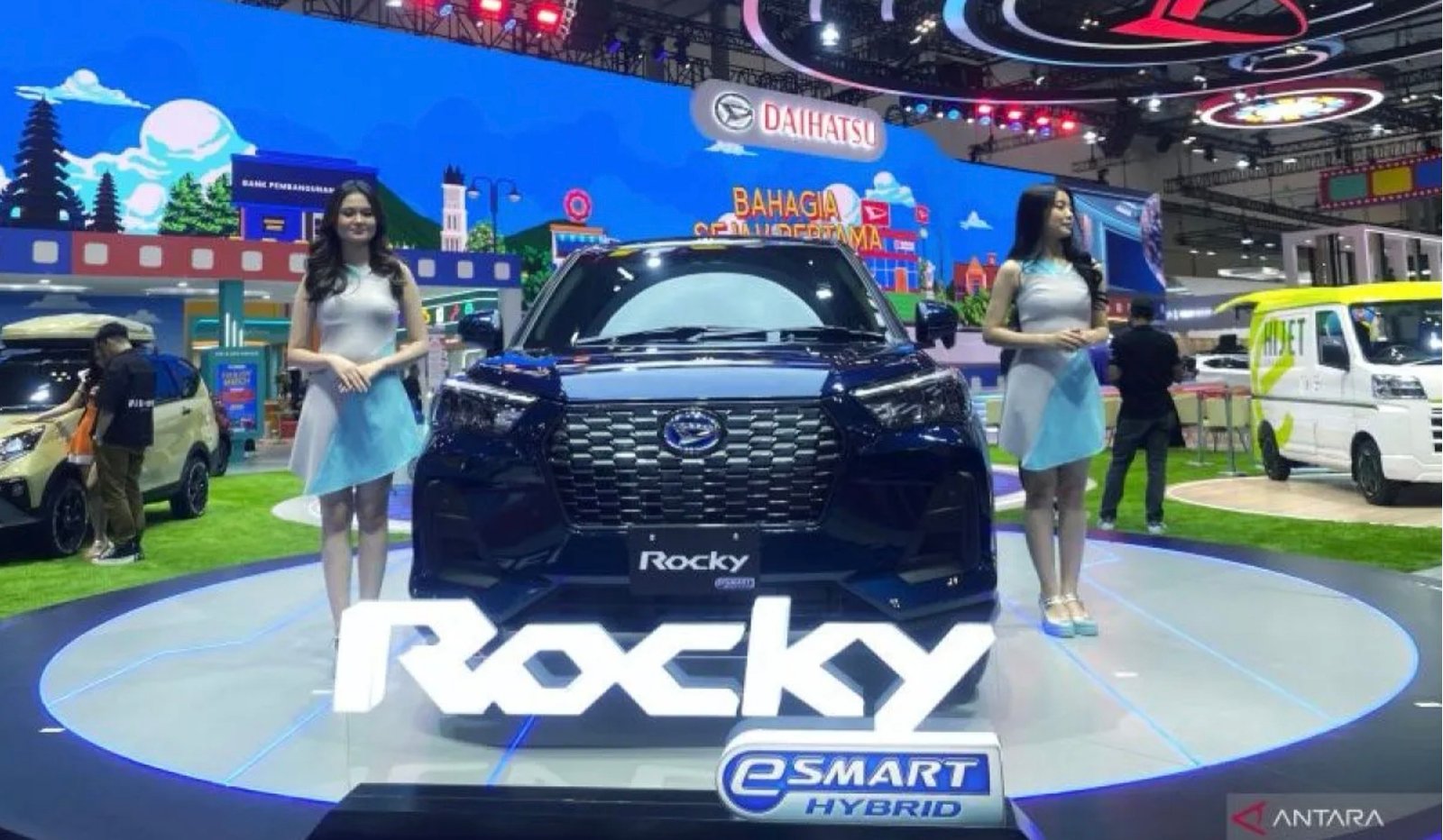 Daihatsu Rocky e-Smart Hybrid dipamerkan di ajang GIIAS 2025 di ICE BSD City, Tangerang, Banten. (Foto: ANTARA/Chairul Rohman)