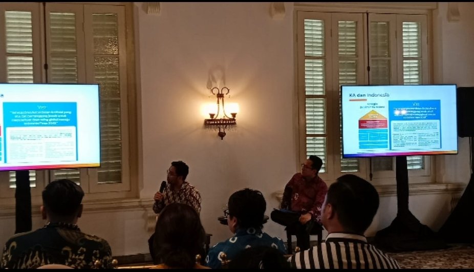 Thomhert Suprapto Siadari, saat membawakan presentasinya tentang kecerdasan buatan, di Jakarta, (13/8). Foto: GPriority/Rizqi Juned