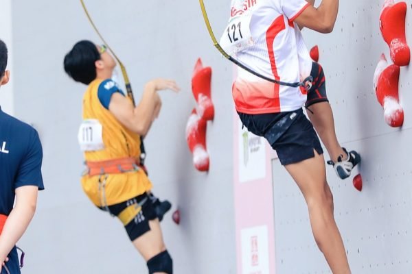 Atlet panjat tebing, Haddan Malik Baqmuhyibar saat tampil di Youth Asian Championship Guiyang 2025. Foto: Instagram/fpti_official