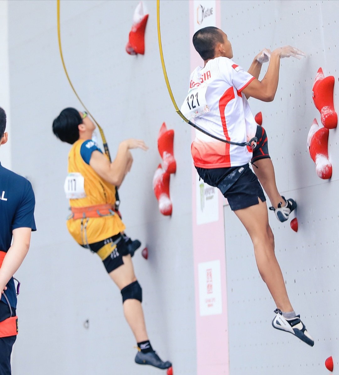Atlet panjat tebing, Haddan Malik Baqmuhyibar saat tampil di Youth Asian Championship Guiyang 2025. Foto: Instagram/fpti_official