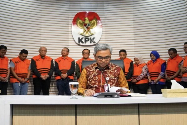 Ketua KPK, Setyo Budiyanto, saat konferensi pers di gedung KPK. Foto: (instagram/official.kpk)