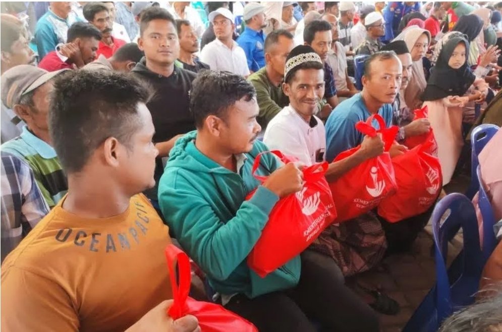 Penyaluran bansos Kemensos. Foto: Dok.Kemensos