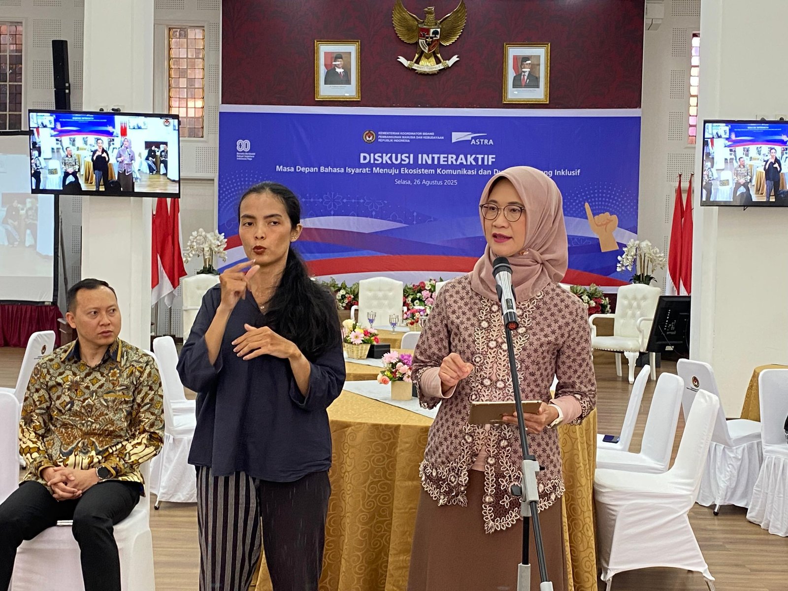 Deputi Bidang Koordinasi Peningkatan Kualitas Keluarga dan Kependudukan Kemenko PMK, Woro Srihastuti Sul dalam acara Pelatihan Bahasa Isyarat di Kemenko PMK/Foto : Dok Fifi Abdurahman