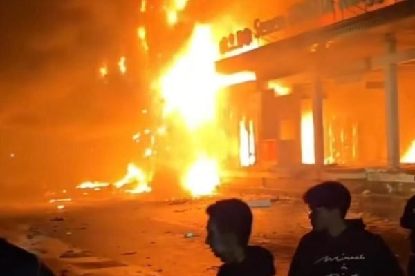 Halte TransJakarta Senen Toyota Rangga, Jakarta Pusat,,dibakar massa/Foto : Dok Istimewa