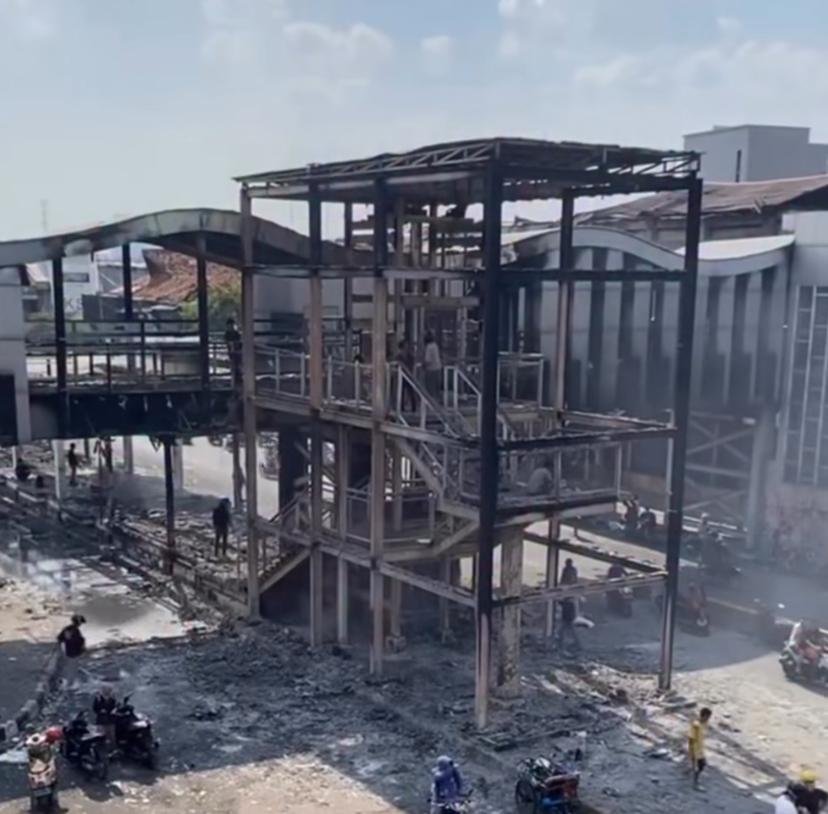 Kondisi Halte Sentral Senen usai dibakar oknum tidak bertanggungjawab/Foto : Dok Istimewa